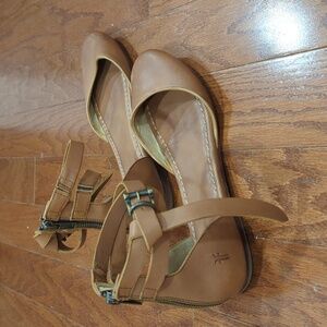 Frye Tan Genuine Leather Sandals, Size 9.5